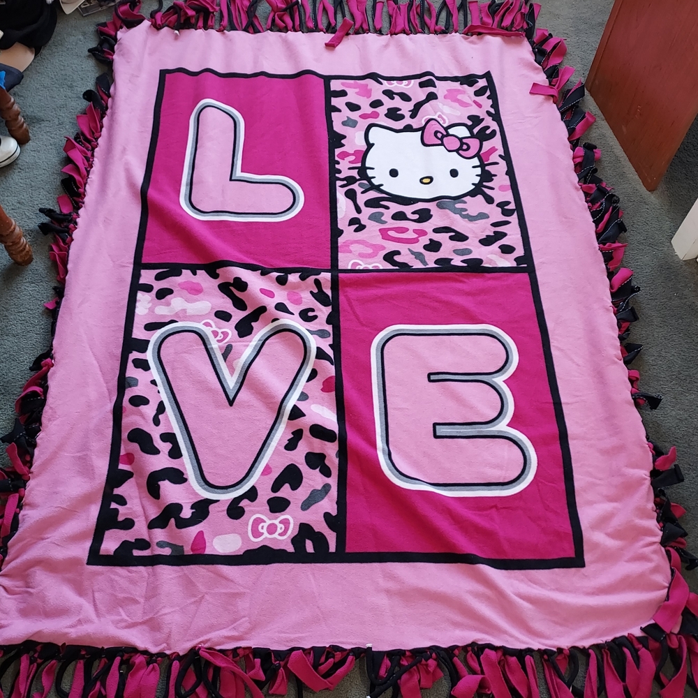 Hello Kitty "Love" Pink Fleece Knot Tie Blanket 38"x51" & Twin Fitted Sheet